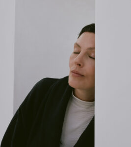 Eva Gold-Kunst-Objekt-Shelters-1